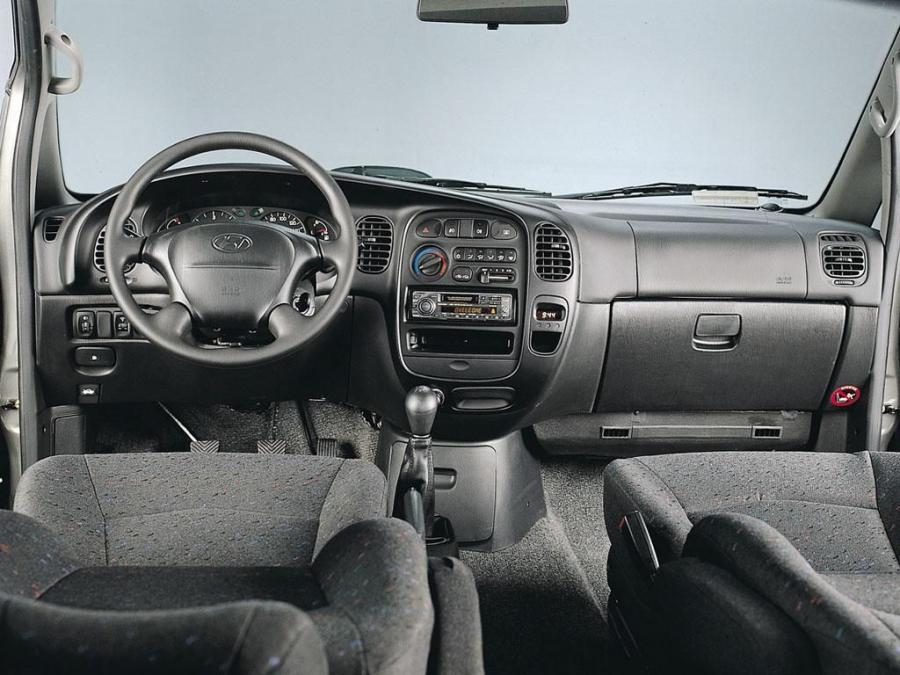  Hyundai H-1 Minibus 1997 года  (фото 3 из 13)